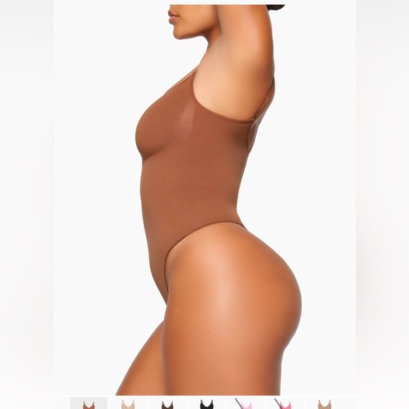 SKIMS Seamless Sculpt Thong Bodysuit. Color Bronze - Picture 3 of 7